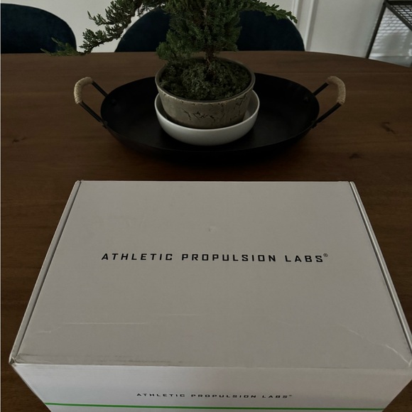 APL
Streamline Lightweight Cushioned Running Sneakers - Picture 4 of 7